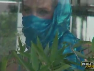 Sange atletik provocative pirang babeh with small susu doing bukkake