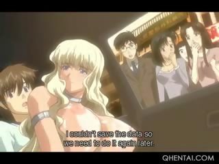 Lustful ginintuan ang buhok hentai manika makakakuha ng slick twat smashed sa ang sasakyan