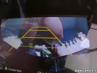 Tattoed особливість глибокі грюки і впорскує