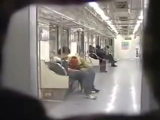 Jap pár veřejné rána v vlak