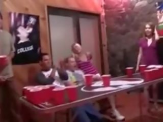 Колеж groupsex шибане при на парти