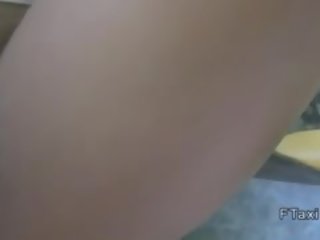 거대한 가슴 영국의 흑단 인종 부딪 혔어요 에 모조품 택시