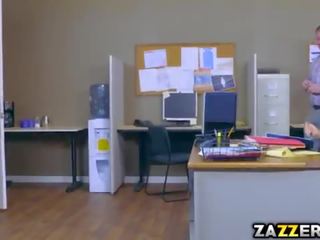 Shefi njeri le të kagney ujëvarë karter thith e tij i madh anëtar