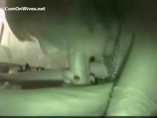 娇媚 家庭主妇 吸 公鸡 和 乱搞 上 床 在 三人行