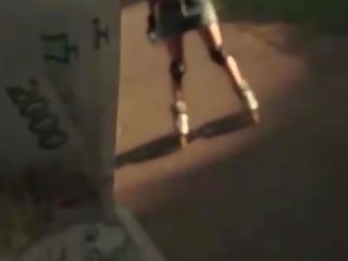 Rollergirl pulled 由 該 發 如 她 給 bj