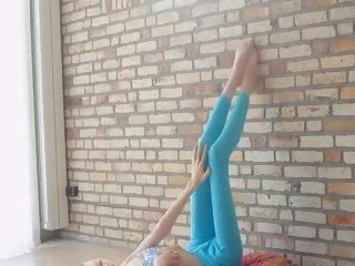 Superskinny bambola pornostar strippaggio