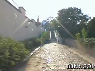 Jemagat öňünde ulylar uçin clip
