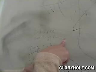 금발의 빨기 거대한 동