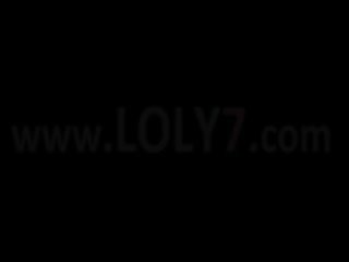 수분이 많은 레즈비언 사용 거대한 더블 장난감