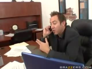 Хардкор офіс секс відео з брудний маски для обличчя