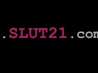 Giovanissima babes giocare in il jacuzzi canale