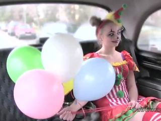 Cheated teenager bangs in fake taxi for hakyňy almak