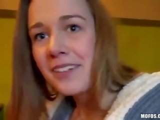 Eurobabe 多米妮卡 flashes 和 捣烂