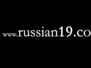 Subtle rrusian 女孩 接觸 嘴唇