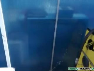 거드름을 피우는 금발의 아마추어 공공의 빌어 먹을
