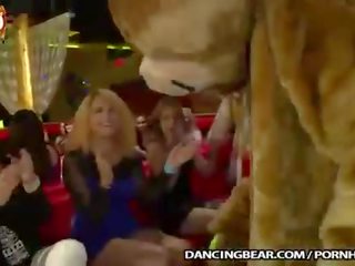 Хуй гладен парти аматьори ще луд за хуй!