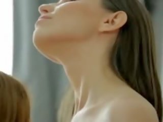 두 화려한 자연의 비탄 아가씨 소개 로 대단히 각각의 다른 사람