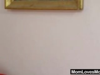 Neobrit grannie liže dazzling marriageable v lezbijke ukrepanje
