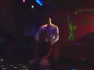 服を着た女性裸の男性 チェコ語 hen パーティー パート 8 - cireman