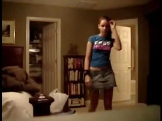 Spycam records lady in jynsy ýubka stripping