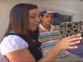 Icecream truck first-rate гарненька підліток на roller skates акції icecream ман дзьоб з молодий жінка suitor