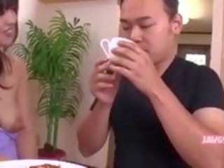 매우 기쁜 뿔의 일본의 딸 빌어 먹을