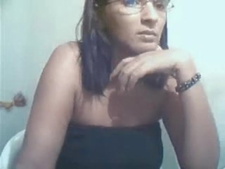 Faby novinha comeÃ§ou tÃ­mida no bate papo mas depois...Shy young mademoiselle tit pussy