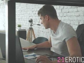 Хтивий чувак любить смокче пальці в той час як статтєві зв’язки tremendous ціпонька івана