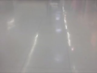 Сексапилна къса пола в на пазар
