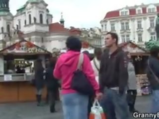 He brings garry turist home and bangs her