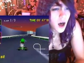 Geek ms cums hrát mario kart