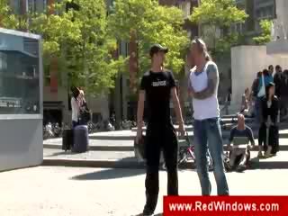 Tourist guide showing a dutch strumpet