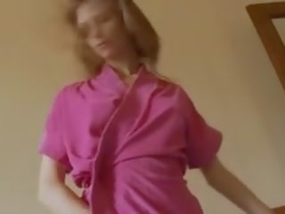 Rumaja undressing and nonton magazine