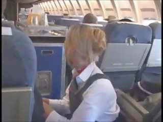 Flight attendant dvignjeno krilo 2