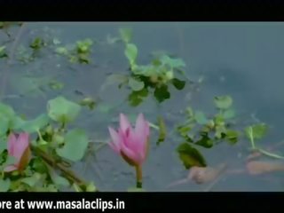 Richa panai marvellous 유방을 드러낸 가슴 클립 장면
