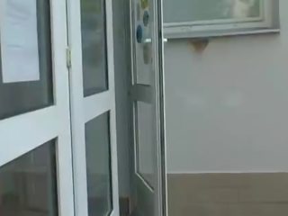 Desiring 若い 看護師 streetwalker ジョイン おばあちゃん と.