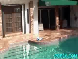 Shapely manika plays may pusa