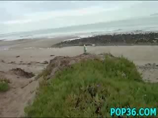 Deux poupées contre un phallus