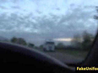 Реален евро deepthroating dodgy полицай на открито