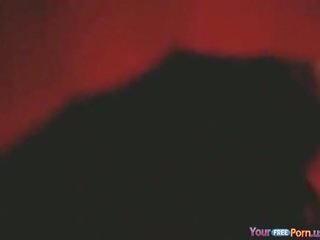 Beguiling 젊은 한창 젊은 스트립 과 빨다 그녀의 bf