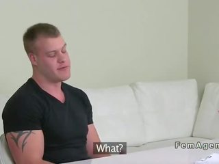 Muscled amatir guy fucks female agent on casting
