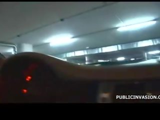Hubad tinedyer darling makakakuha ng fucked sideways