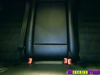 Tempting Lola Taylor fucks at the backseat