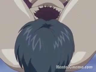 Bé hentai cutie trong bím tóc hiển thị cô ấy to ngực