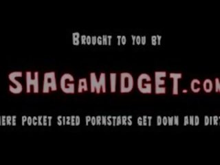 Blonde Midget Blows putz