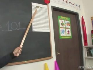 放蕩 學生 生產 腿 為 高 grades