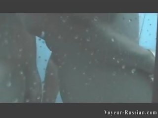 Ayakkabılar yaşlı erkekler ve gençler değişen room51