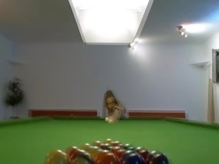 두 lezzies 수음 에 billiard