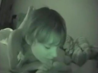 嬌小 青少年 孩兒 口交 和 吞 附帶 vid
