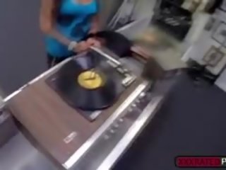 I shquar rocker dëshiron në tregtisë një për një qij
